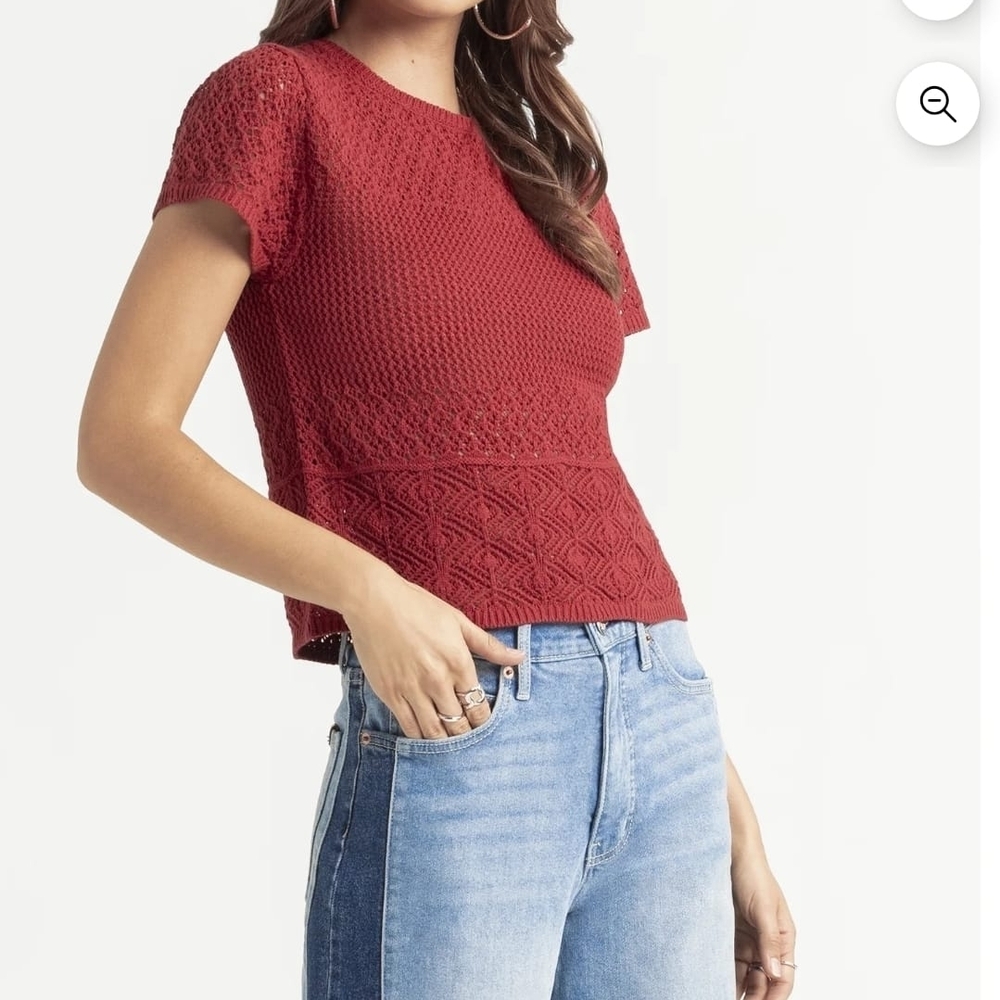 Jessica Simpson Textured Red Short Sleeve Top - Picture 2 of 11